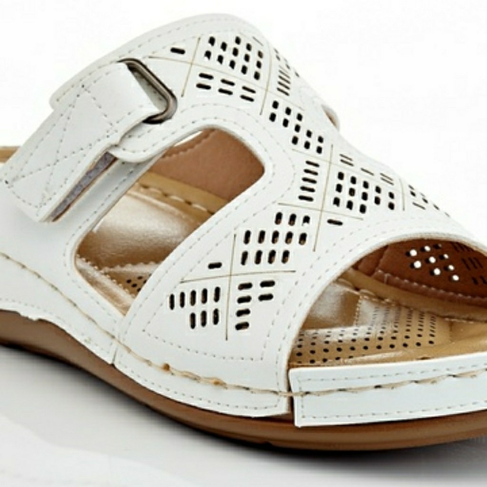 Low wedge sandals